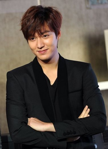 男生自来卷怎么抓头发 自来卷男生发型设计教