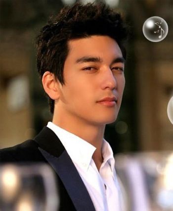 男生自然卷两边剃掉短发发型图片 男生自然卷