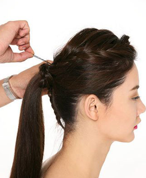 无刘海中长直发怎样扎马尾好看 直发马尾扎发