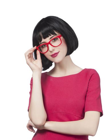 戴眼镜圆脸适合什么发型 2015女生圆脸戴眼镜