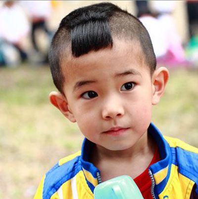 <em>六岁男孩流行</em>什么<em>发型</em> <em>六岁小男孩</em>的<em>发型</em>