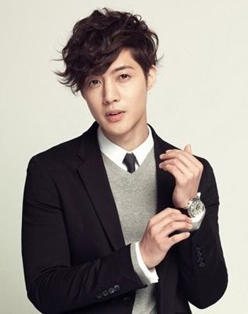 男生自然卷发型怎么设计 男生刘海自然卷发型