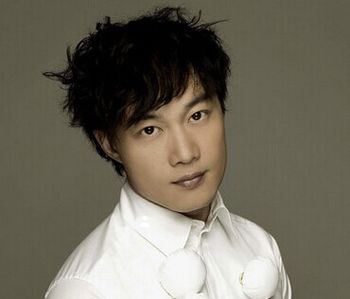 男生自然卷适合什么学生发型 男生刘海自然卷