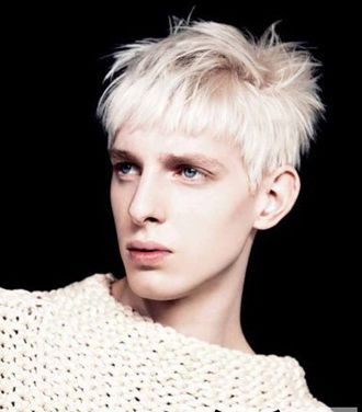 男生染银白色的头发怎么样 男生头发染什么颜色好看洋气显白