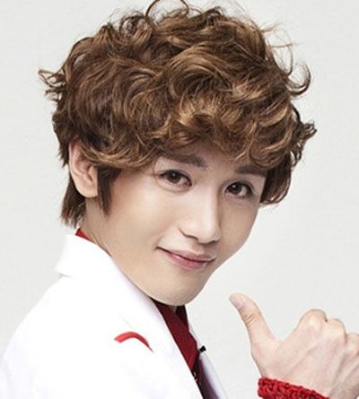 外国男明星卷烫长发 长发男生怎么打理造型