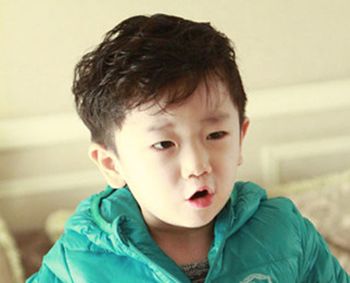 2岁的男孩适合什么发型 2岁半男童酷酷的发型