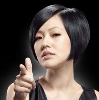 很有沙宣风格的一款斜刘海短发 发型设计高清图片