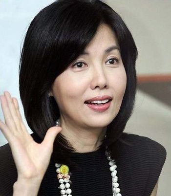 中老年圆脸剪什么发型好看 中老年圆脸适合的