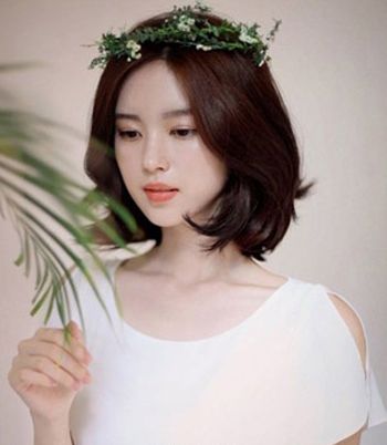 大脸小眼睛适合什么发型 脸大眼睛小适合的发