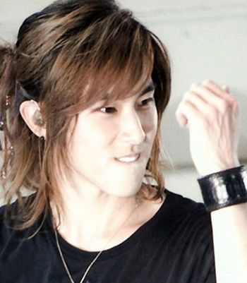 男生菱形脸绑头发好看吗 适合男生的扎发发型