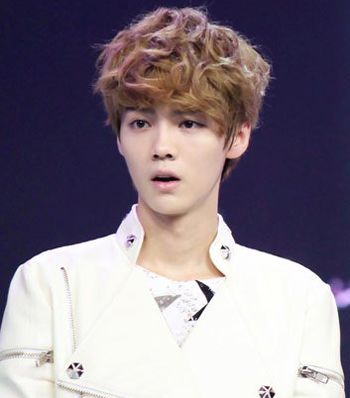 18岁男生烫什么发型好看 韩版男生烫发发型设