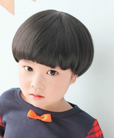 小男孩的发型制作教程 小男孩蘑菇头发型图片