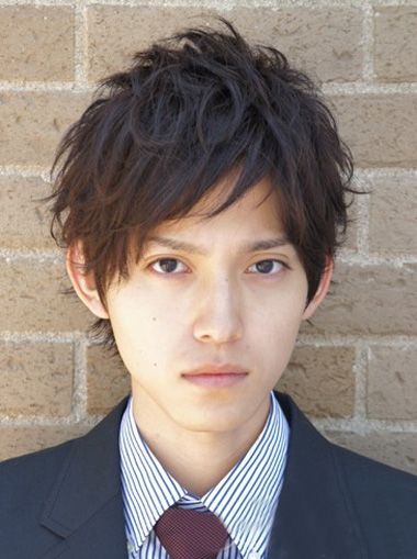 男生倒三角脸做什么发型 倒三角脸男生发型设