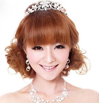 新娘中长发盘发发型 齐刘海花苞头发型设计