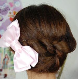 2015简单又流行的盘发方法 适合初中生的盘发