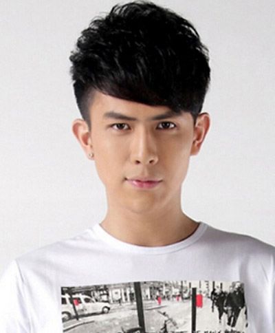 男生卷发剪什发型好看 男生卷发两边剃光造型