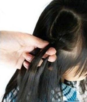 首页 玩发型 小孩扎发 宝宝扎辫子发型图解 八岁女孩扎辫子发型设计