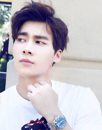头比较尖的男生留什么发型好看?