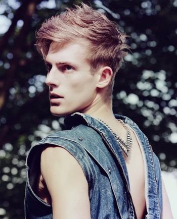 美国男生卷发发型 国外男生卷发发型