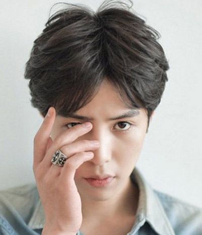 男生高中帅气发型不染色 中学生男生短发发型