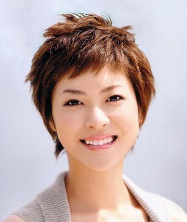 中年女性圆脸短发图片 圆脸女士短发发型图片大全