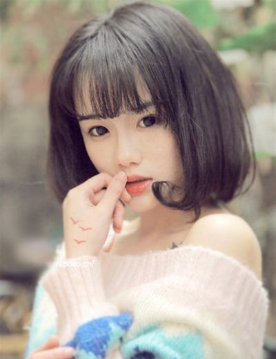 黑头发烫什么发型好看 女生黑色烫发发型图片