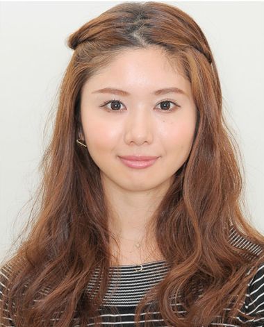圆脸中分无刘海扎公主头发型