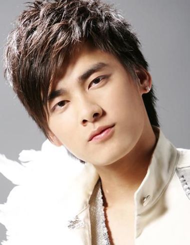 男生剃鬓角斜刘海发型 国字脸斜刘海发型图片