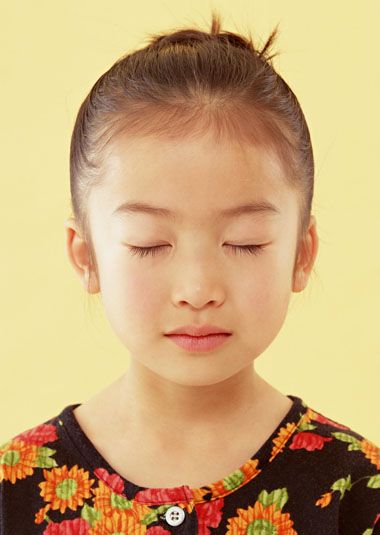 跳舞盘什么头型好看 舞台上的小女孩盘头法