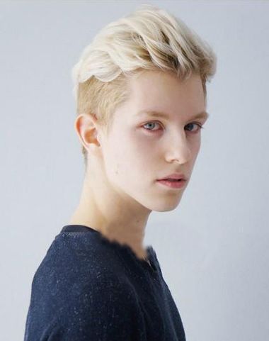 打造男生无刘海个性发型 两边短男生发型