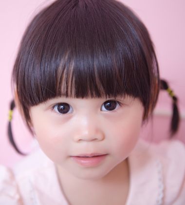 小孩怎么编头发好看 头发有点短的小女孩头发