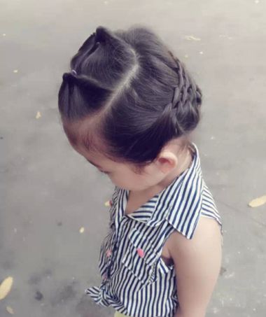 小孩怎么编头发好看 头发有点短的小女孩头发