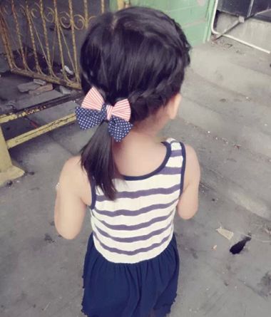首页 玩发型 小孩扎发 四岁小女孩的短头发怎么编好看又简单 小女孩