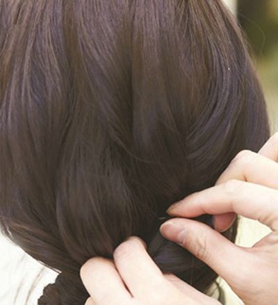 女孩长发穿职业装扎怎样的发型 女孩职业发型