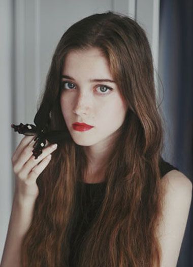 长脸额头窄适合什么烫发 18岁女生长脸烫头发