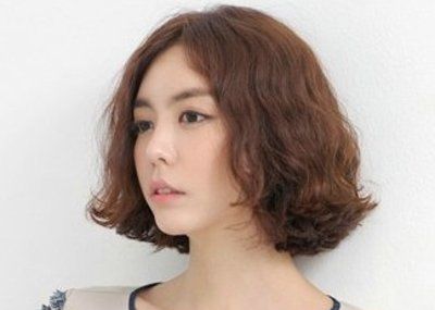 中年短发烫发型图片2016女 中年女短发烫发发
