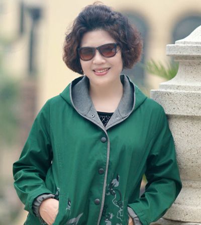 中年短发烫发型图片2016女 中年女短发烫发发