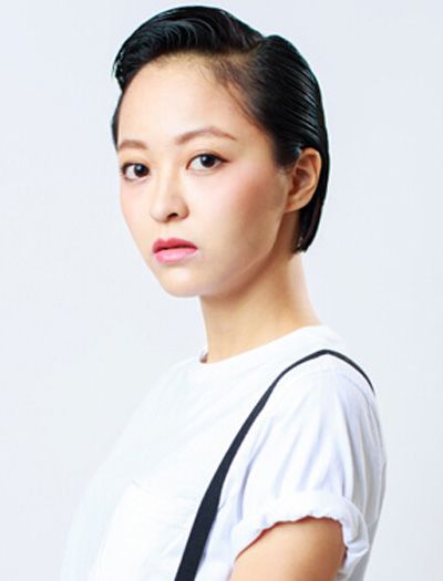 女学生超短发怎样把刘海梳上去 像欧美的男生