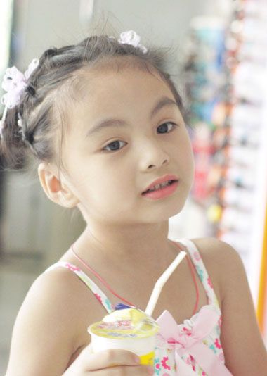 小孩短发扎发 小孩子简单好看的发型扎法步骤