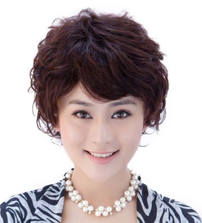 2016年45岁流行烫什么样短发 45岁女人烫发发型