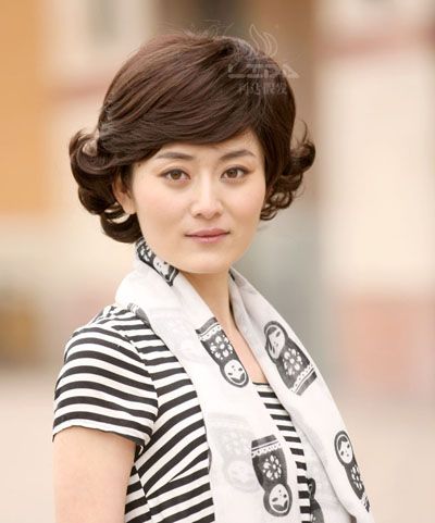 2016年45岁流行烫什么样短发 45岁女人烫发发型