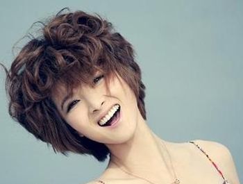 女生短发锡纸烫效果图 女士短发锡纸烫发图片