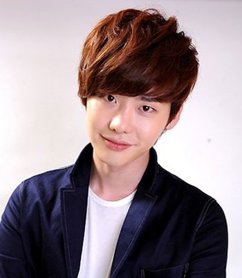 2016年男中学生刘海发型 男生瓜子脸刘海发型