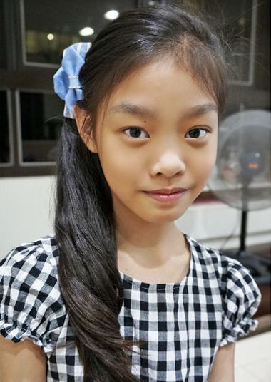 小学生怎么扎头发图解 小学生简单扎头发(4)