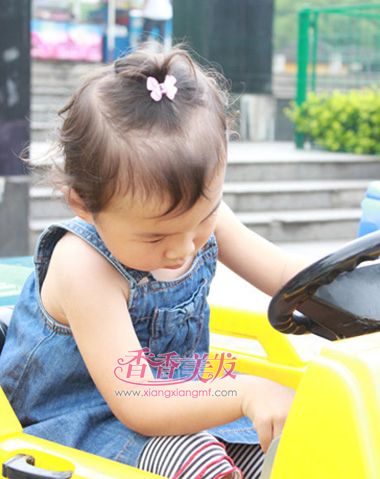 小女孩短头发发型怎么扎好看 小女孩扎头发型