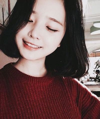 中分适合烫什么发型 女生中分烫发发型图片