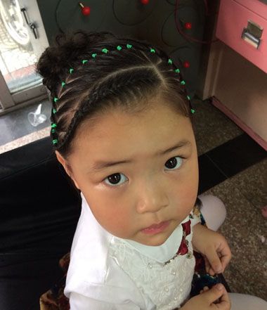 怎样给小孩编织好看的发型 小孩短发编发发型
