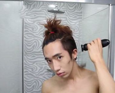 首页 女生发型 刘海 男生头发刘海要剪齐吗 男生头发把两边剃掉齐刘海