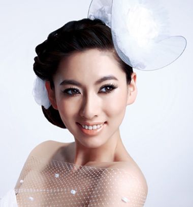 正三角脸型适合什么的盘发 三角型脸型的新娘