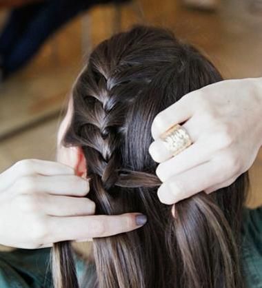 长发蜈蚣辫怎么编 中长发怎么编蜈蚣辫图解